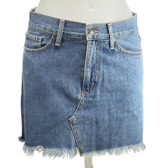 JUST BLACK Women’s Jean Shorts Denim Classic 5 Pocket Frayed Medium Wash Size M - Picture 1 of 11